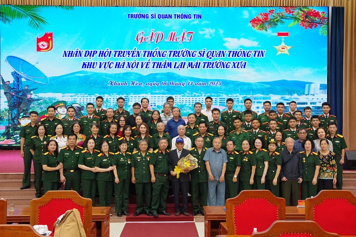 Gặp mặt Hội truyền thống Trường Sĩ quan Thông tin khu vực Hà Nội