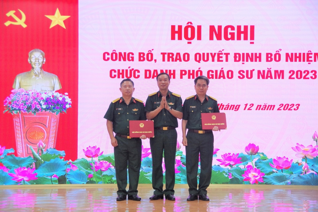 Trường Sĩ quan Thông tin tổ chức hội nghị công bố, trao quyết định bổ nhiệm chức danh Phó Giáo sư